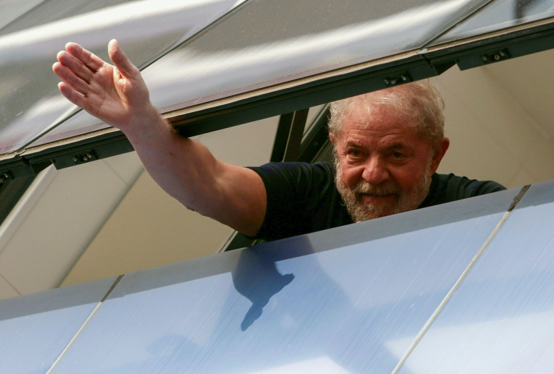 Pedido ainda requer que sejam suspensas outras ações contra Lula sob responsabilidade de Moro