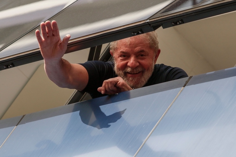 Lula escreveu que o STF deve lhe absolver 'não porque ele é candidato, mas porque é inocente'