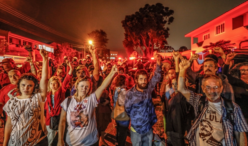 Apoiadores do petista batizaram acampamento como 'Lula Livre'