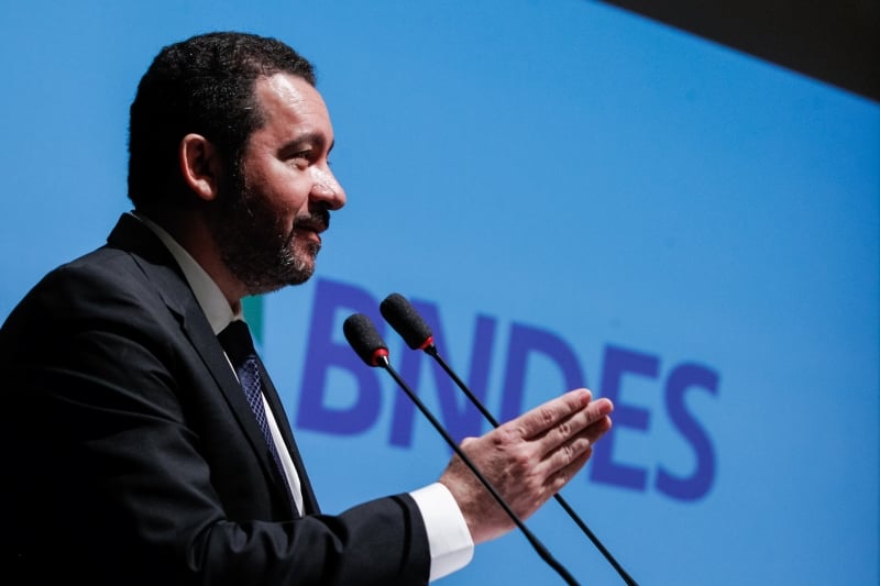 Dyogo prometeu que o banco tratará quem bate à sua porta, não como beneficiário, mas como cliente