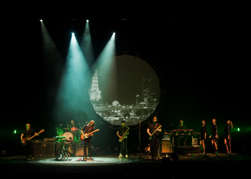 Banda Atom se apresenta no Teatro do Bourbon Country, a partir das 21h