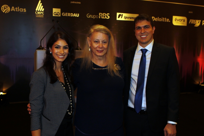 Giovana Stefani, Deirdre McCloskey e Júlio César Lamb, presidente do IEE
