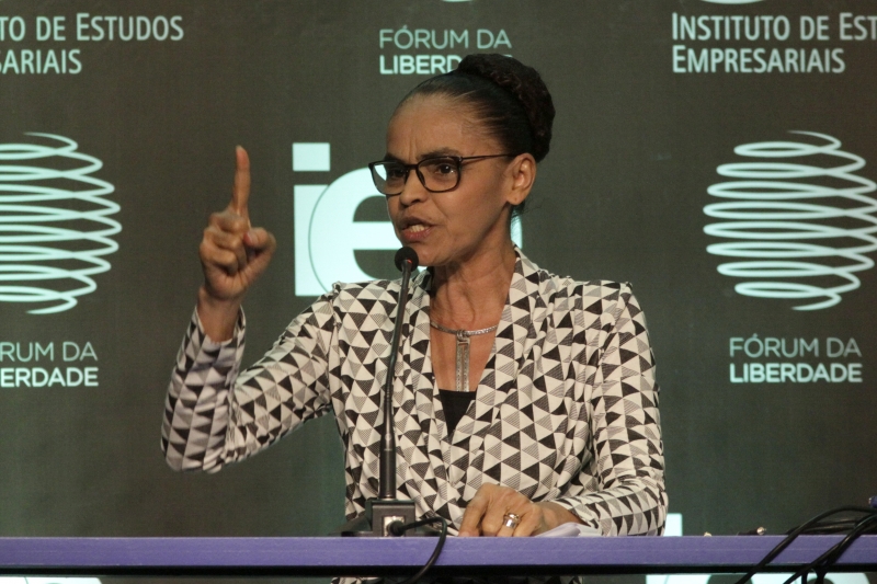 Marina disse que campanha de Dilma a pintou como 'exterminadora do futuro'