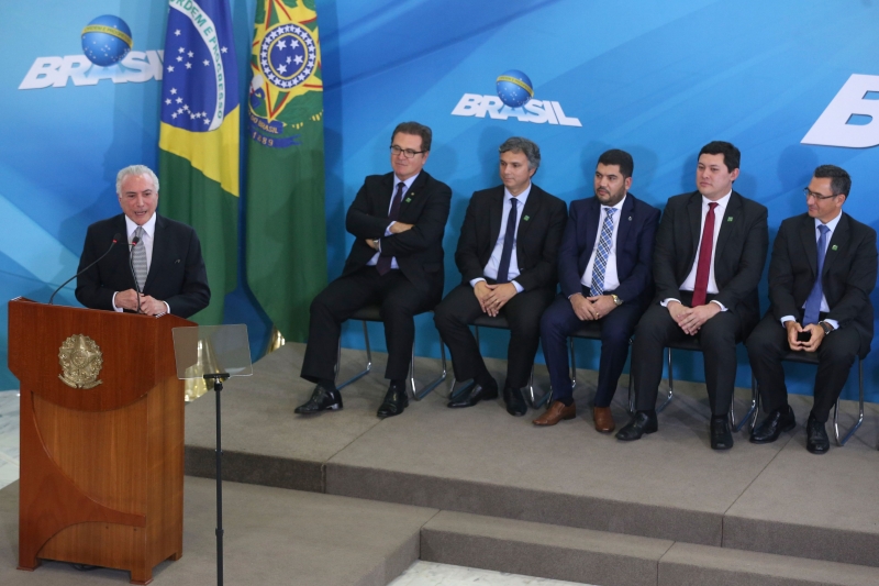 Os novos ministros tomaram posse durante cerimônia no Palácio do Planalto na terça-feira (10)