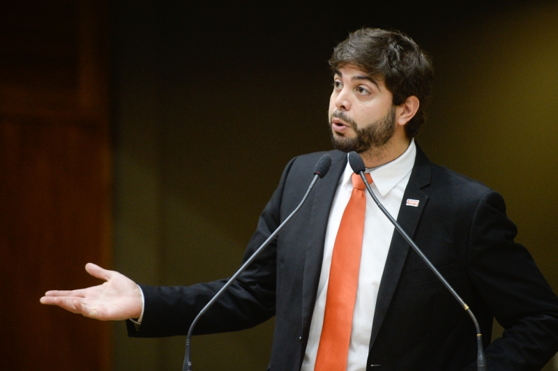 Felipe Camozzato, do partido Novo, agora é registrado no painel da Câmara como 'Felipe Lava Jato'