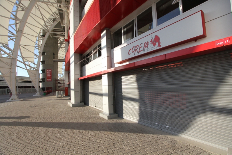 O Coreia resgata a nostalgia do antigo setor popular, onde os colorados assistiam aos jogos em pé