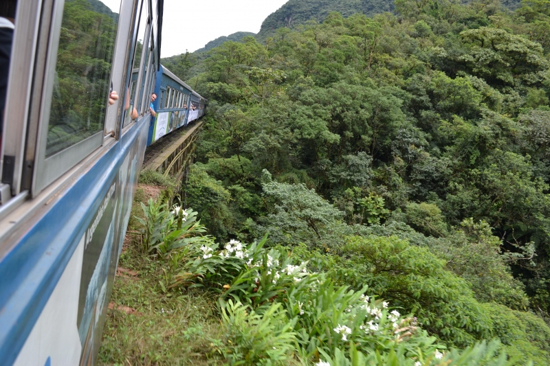 Viagem sob os trilhos operada pela Serra Verde é grande atração 