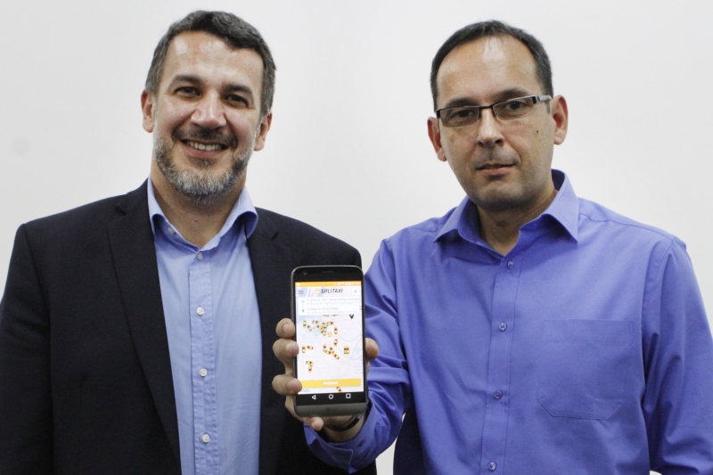 Lu&iacute;s Henrique (esquerda) e Dimitrios criaram um app para compartilhar t&aacute;xis Foto: LUIZA PRADO/JC