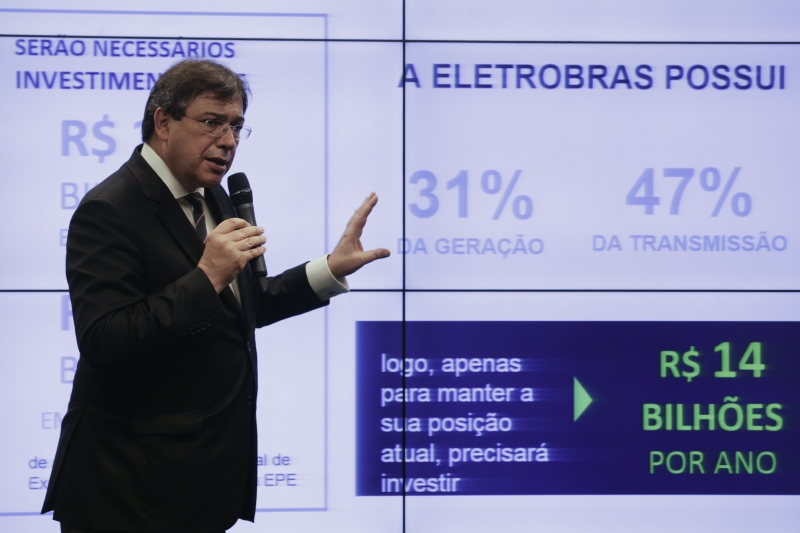 'Privatização é melhor alternativa, pois interrompe um processo de prejuízos na Eletrobras', diz Ferreira