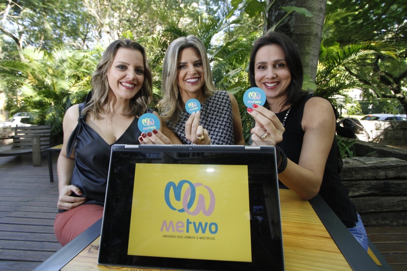 A Me Two, plataforma criada por Elisa (esquerda), Vanessa e Thaís, propõe conteúdo e clube de descontos Foto: MARCELO G. RIBEIRO/JC
