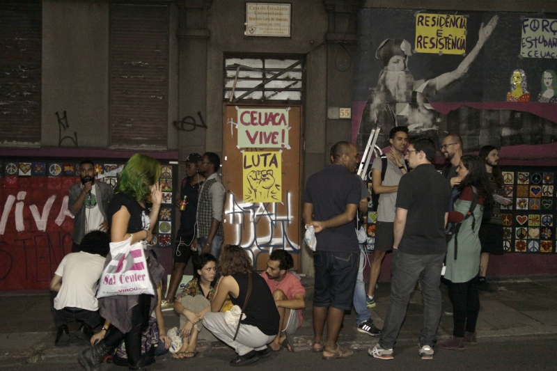 Sem ter para onde ir, estudantes promoveram manifestação na Casa de Estudante Universitário