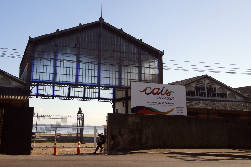 {'nm_midia_inter_thumb1':'https://www.jornaldocomercio.com/_midias/jpg/2018/04/19/206x137/1_fv190418cais020-1793256.jpg', 'id_midia_tipo':'2', 'id_tetag_galer':'', 'id_midia':'5ad8b533a77e2', 'cd_midia':1793256, 'ds_midia_link': 'https://www.jornaldocomercio.com/_midias/jpg/2018/04/19/fv190418cais020-1793256.jpg', 'ds_midia': 'Sede do cons&oacute;rcio foi alvo de busca e apreens&atilde;o nesta quinta-feira, mas, a princ&iacute;pio, nada foi confiscado', 'ds_midia_credi': 'FREDY VIEIRA/JC', 'ds_midia_titlo': 'Sede do cons&oacute;rcio foi alvo de busca e apreens&atilde;o nesta quinta-feira, mas, a princ&iacute;pio, nada foi confiscado', 'cd_tetag': '1', 'cd_midia_w': '800', 'cd_midia_h': '533', 'align': 'Left'}