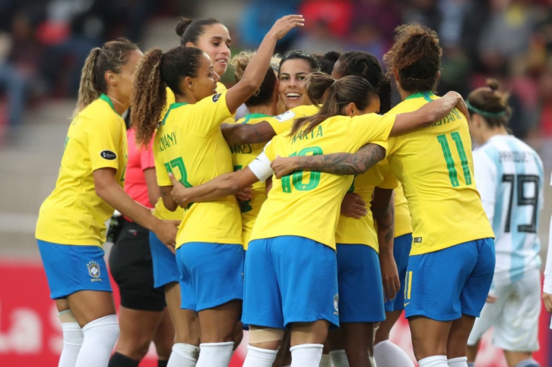 Aline Pellegrino e Duda Luizelli assumem comando do futebol feminino