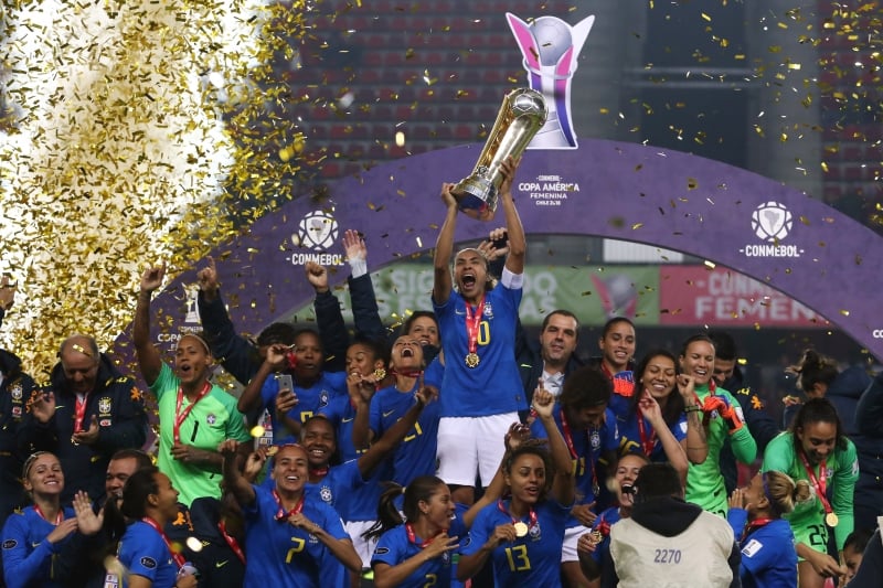 Jogadoras celebraram a vitória contra a Colombia e a conquista do troféu de campeãs da Copa América