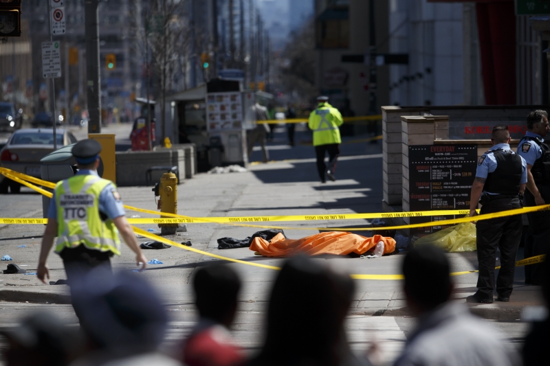 Polícia de Toronto anunciou que de oito a dez pessoas haviam ficado feridas, mas depois voltou atrás
