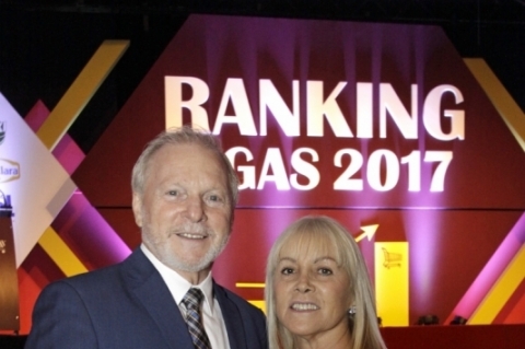 {'nm_midia_inter_thumb1':'https://www.jornaldocomercio.com/_midias/jpg/2018/04/24/206x137/1_mc240418_carrinho_agas__33_-1798559.jpg', 'id_midia_tipo':'2', 'id_tetag_galer':'', 'id_midia':'5adfd483487f3', 'cd_midia':1798580, 'ds_midia_link': 'https://www.jornaldocomercio.com/_midias/jpg/2018/04/24/480x320/1_mc240418_carrinho_agas__33_-1798559.jpg', 'ds_midia': 'Francisco e Neida Schimdt no Ranking Agas 2017', 'ds_midia_credi': 'MARIANA CARLESSO/JC', 'ds_midia_titlo': 'Francisco e Neida Schimdt no Ranking Agas 2017', 'cd_tetag': '1', 'cd_midia_w': '480', 'cd_midia_h': '319', 'align': 'Left'}