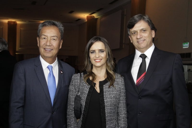 Fernando Yamada com Margot Dreher e Antonio Cesa Longo, presidente da Agas