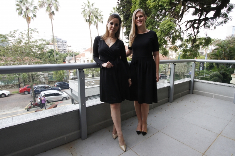 Unir-se � blogueira Gabi Chanas ( � esquerda) foi uma das estrat�gias adotadas por Mariana, da I�i�