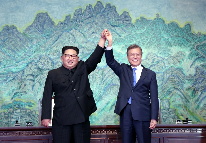 Líderes Moon Jae-in e Kim Jong-un declararam acabar com guerra e armas nucleares da Coreia do Norte