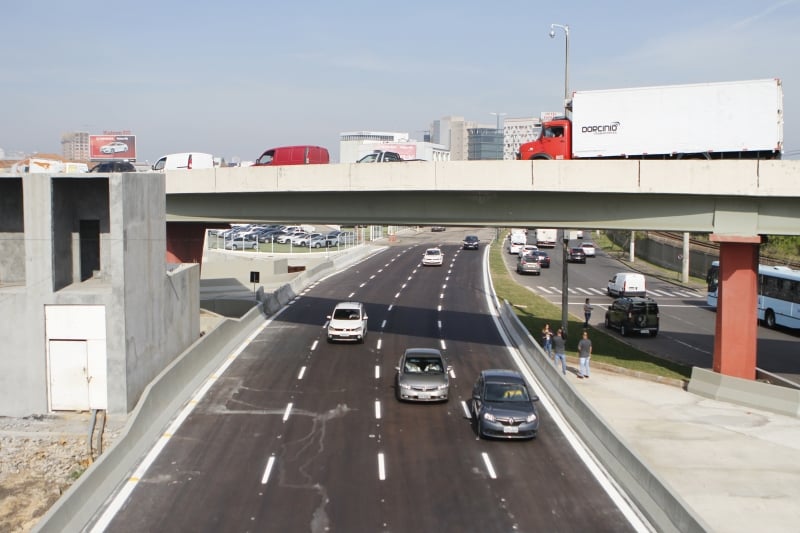 Veículos que vão em direção ao aeroporto podem agora trafegar pela Farrapos até a avenida dos Estados 