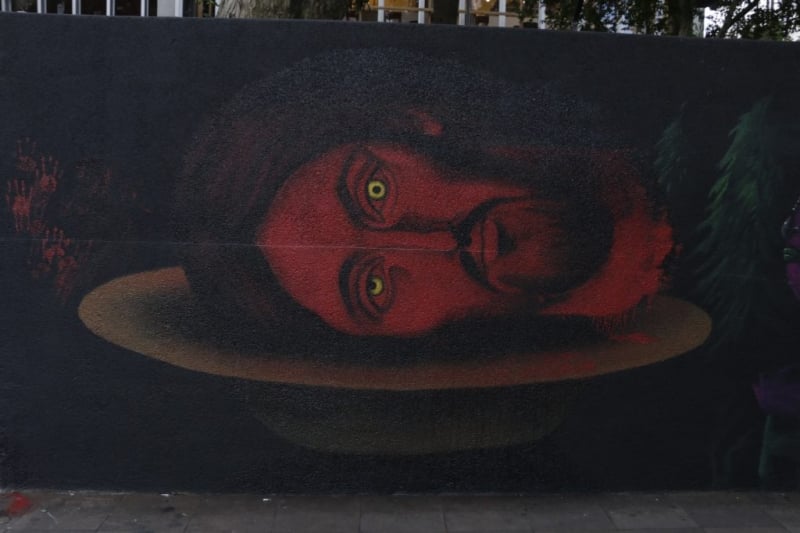 {'nm_midia_inter_thumb1':'https://www.jornaldocomercio.com/_midias/jpg/2018/05/01/206x137/1_pan_obra_goethe_reproducao_rafael_augustaitz-1803773.jpg', 'id_midia_tipo':'2', 'id_tetag_galer':'', 'id_midia':'5ae8af2df38bd', 'cd_midia':1803773, 'ds_midia_link': 'https://www.jornaldocomercio.com/_midias/jpg/2018/05/01/pan_obra_goethe_reproducao_rafael_augustaitz-1803773.jpg', 'ds_midia': 'pixo/grafite (detalhe', 'ds_midia_credi': 'reprodução rafael augustaitz/jc', 'ds_midia_titlo': 'pixo/grafite (detalhe', 'cd_tetag': '1', 'cd_midia_w': '800', 'cd_midia_h': '533', 'align': 'Left'}