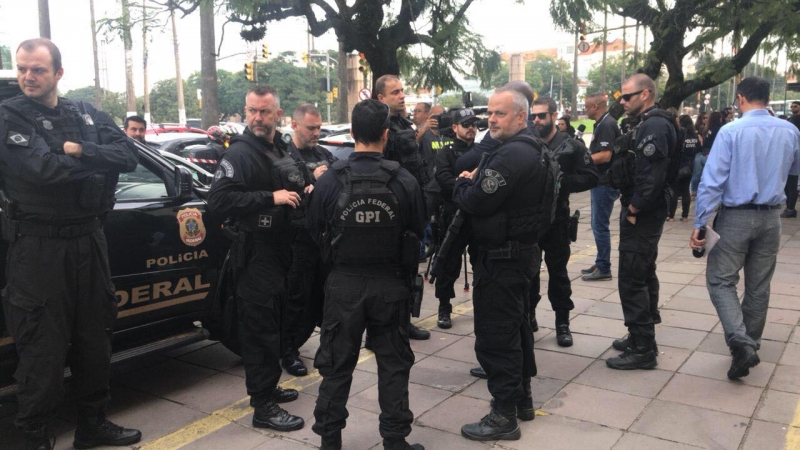 Pela manhã, a categoria se reuniu no Palácio da Polícia e depois seguiu em sirenaço até Guaíba