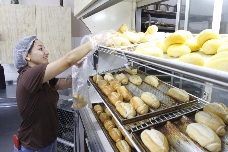 Negócios tradicionais dirigidos por jovens, na padaria Pão e Sabor no bairro Tristeza em Porto Alegre.
na foto: Bruna Foto: CLAITON DORNELLES /JC