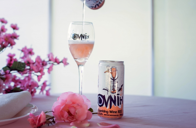 Por enquanto empresários lançaram o Ovnih Branco, refrescante e com um marcante final seco, e o Ovnih Rosé, que se destaca por sua leveza e aroma