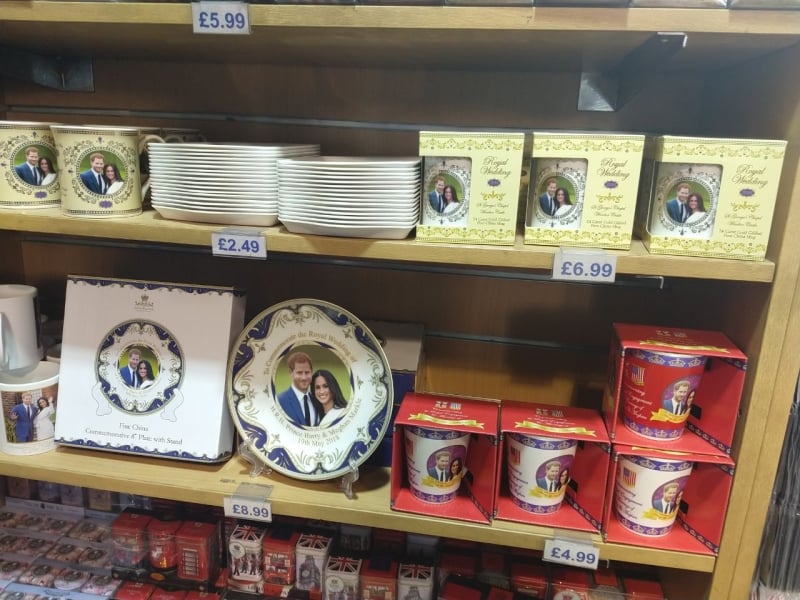 Lojas de souvenires em Londres vendiam as lembrancinhas Foto: Mauro Belo Schneider/Especial/JC