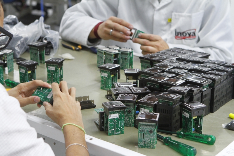 Caderno Dia da Indústria - CAXIAS DO SUL - Pauta: setor metalomecânico - Inova Sistemas Elétricos. 
