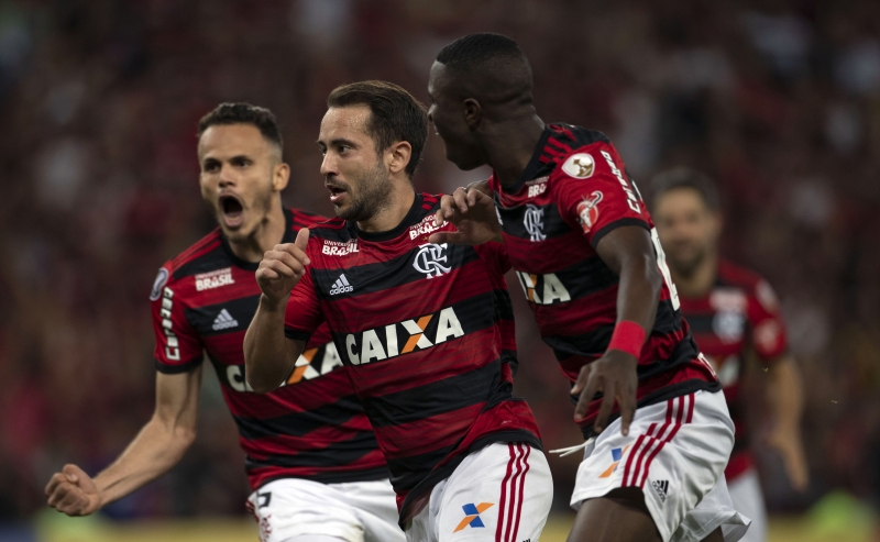 Time carioca venceu com dois gols de Everton Ribeiro (c), no Maracanã