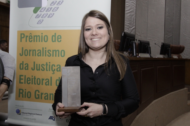 Catharina Mendonça Signorini foi premiada pela reportagem Novas Regras Eleitorais