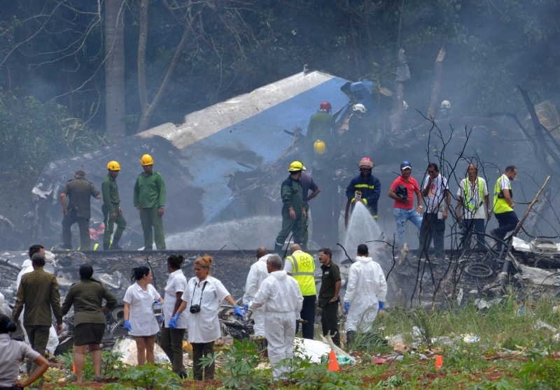 A aeronave transportava 113 passageiros e cinco crianças quando caiu na capital Havana