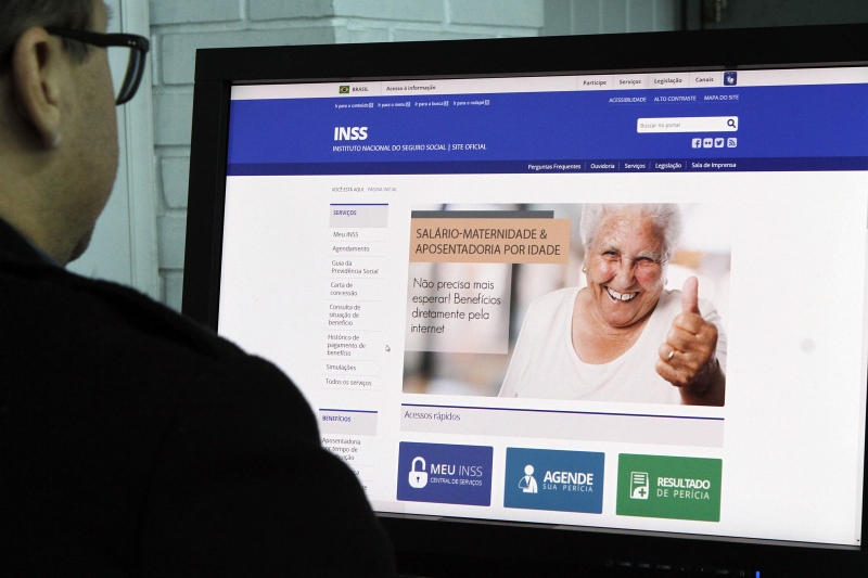 Marcação de férias, cálculo da contribuição ao INSS e acesso a um plano de saúde são desafios para as empresas