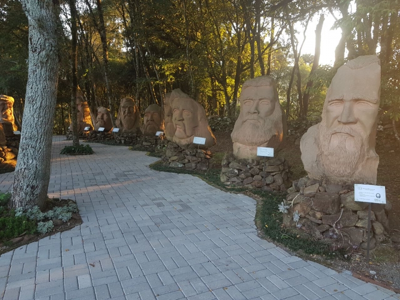 Parque Esculturas Pedras do Silêncio conta a história da imigração