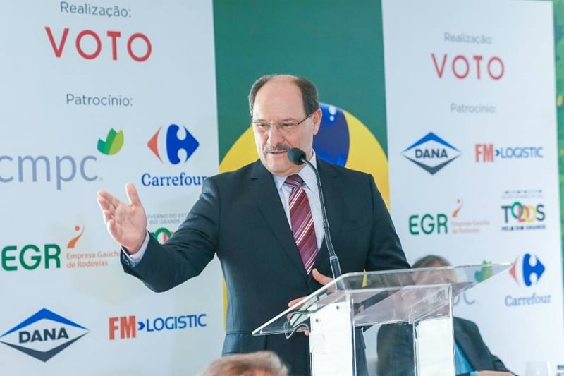 'Não vou fugir da raia, mesmo contra minha vontade pessoal', disse o governador