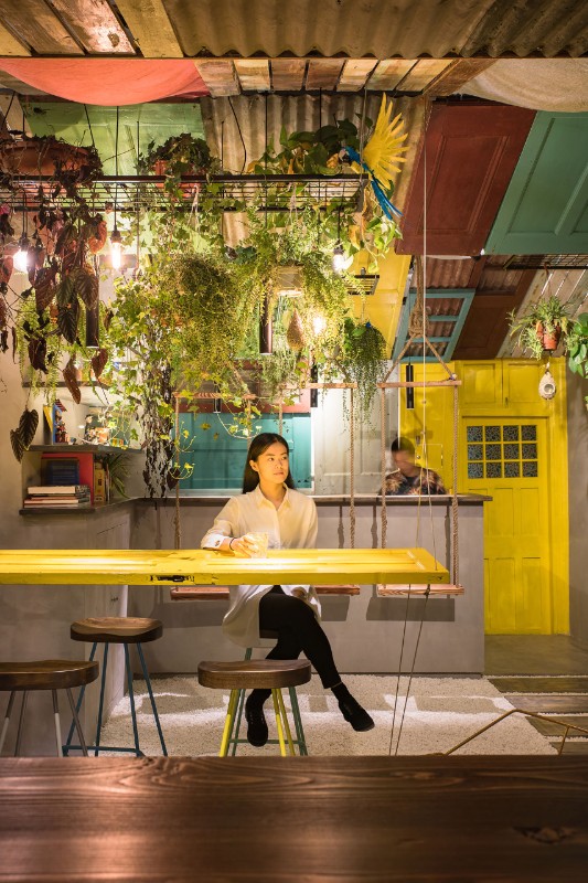 Pelo mundo - empreendedores brasileiros que abrem neg&oacute;cios fora do Brasil. Ricardo Tavares Galvan, dono do Barraco, bar e caf&eacute; em Shangai, na China - ambiente interno da casa   Foto: Ricardo Galv&aacute;n/Divulga&ccedil;&atilde;o/JC