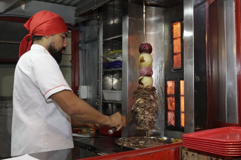 O neg&oacute;cio funciona na rua Duque de Caxias, no Centro Hist&oacute;rico Foto: MARIANA CARLESSO/JC
