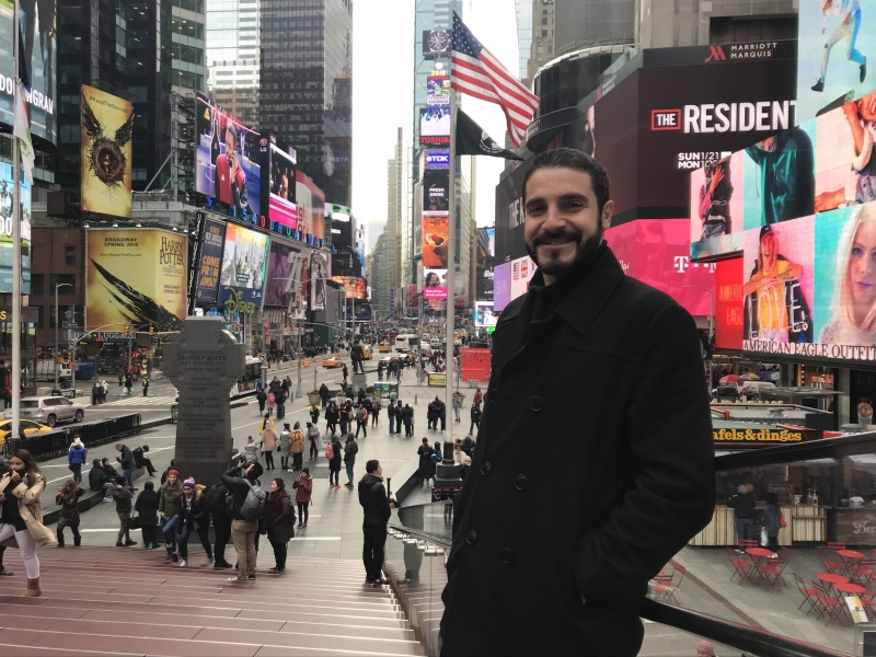 Pelo mundo, empreendedores do Brasil que abrem negócios no Exterior - Raphael Jacovani, dono da agência de tradução e intérprete Across Interpreting, foto em Nova Iorque durante trabalho que fez de intérprete a comitiva gaúcha na NRF 2018 e em visitas a lojas na cidade Foto: PATRÍCIA COMUNELLO /ESPECIAL/JC