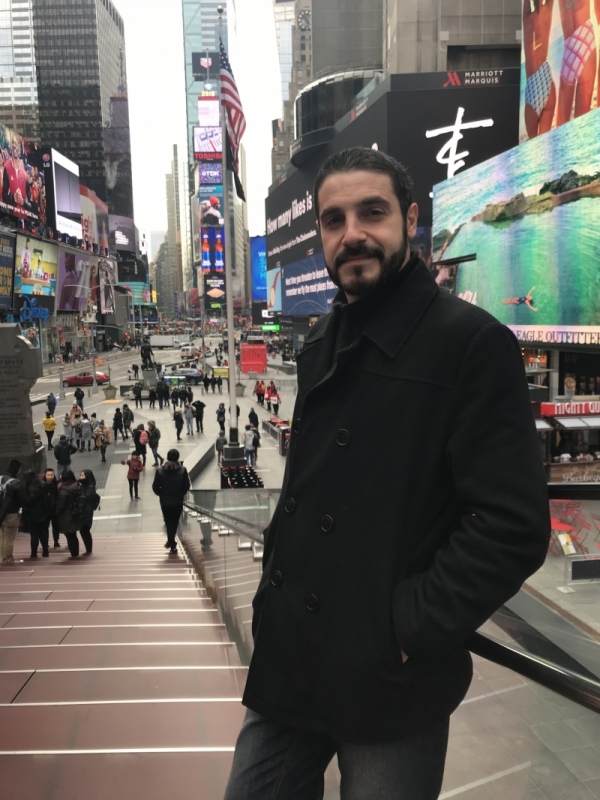 Pelo mundo, empreendedores do Brasil que abrem negócios no Exterior - Raphael Jacovani, dono da agência de tradução e intérprete Across Interpreting, foto em Nova Iorque durante trabalho que fez de intérprete a comitiva gaúcha na NRF 2018 e em visitas a lojas na cidade Foto: PATRÍCIA COMUNELLO /ESPECIAL/JC