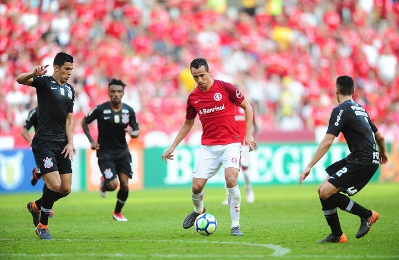 Colorado garantiu a vitória com gols de Leandro Damião e Rossi