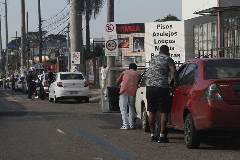 Na Avenida Assis Brasil, clientes formaram filas de até dois quilômetros para conseguir gasolina em postos