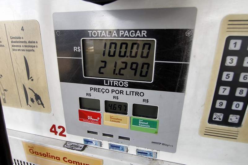 Preço da gasolina A sem tributo nas refinarias será mantido pelo quarto dia consecutivo