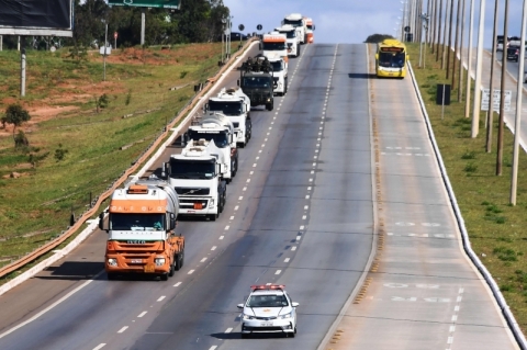 Resultado de imagem para Quase 82% das cargas circulam por caminhÃµes no PaÃ­s