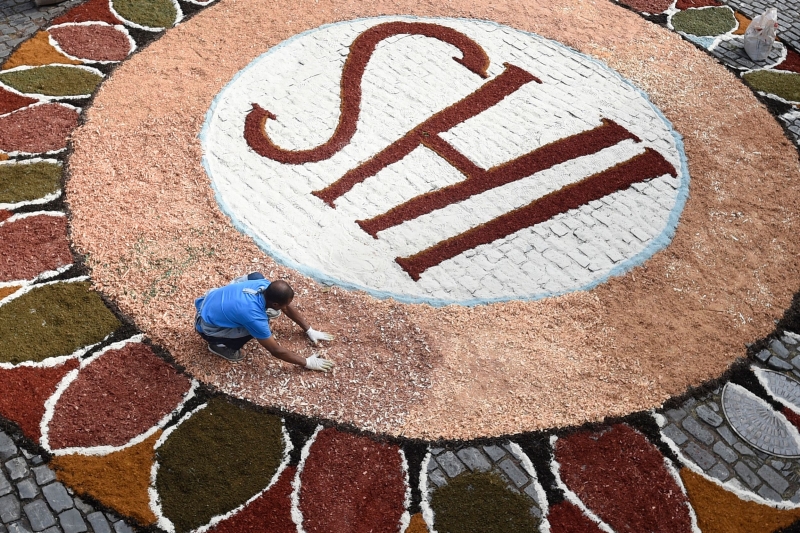 Tapetes coloridos estarão de volta e ainda vai ter arrecadação de alimentos e agasalhos 