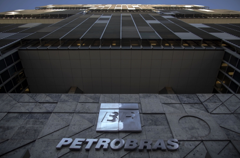 View from the main entrance of the headquarters of Brazil's state-controlled oil company Petrobras in Rio de Janeiro, Brazil, taken on June 1, 2018.
Petrobras' CEO Pedro Parente resigned on June 1 in the wake of a devastating truckers' strike over high fuel prices.
 / AFP PHOTO / Mauro PIMENTEL
      Caption