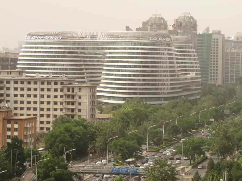 Galaxy Soho  um grande complexo comercial construdo em 2009 na regio central de Pequim