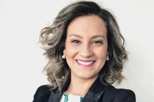 Camila auxilia empresas que buscam certificação na área