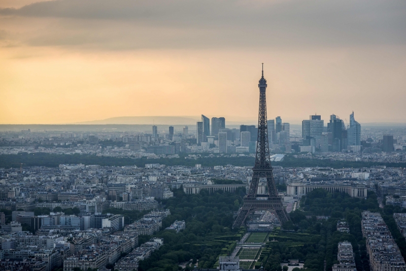 Objetivo é criar o maior jardim da capital no entorno da Torre Eiffel