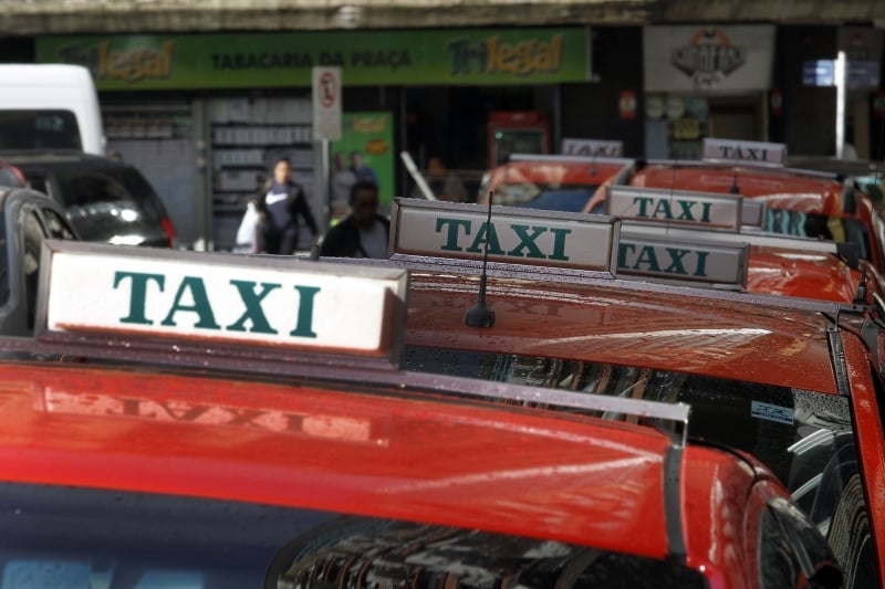 Atualmente, cor vermelho-ibérico é padrão nos táxis da Capital